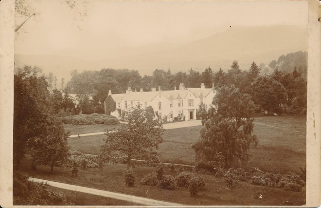 Dirnanean House