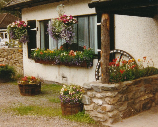 Front entrance of the Blackwater Inn.